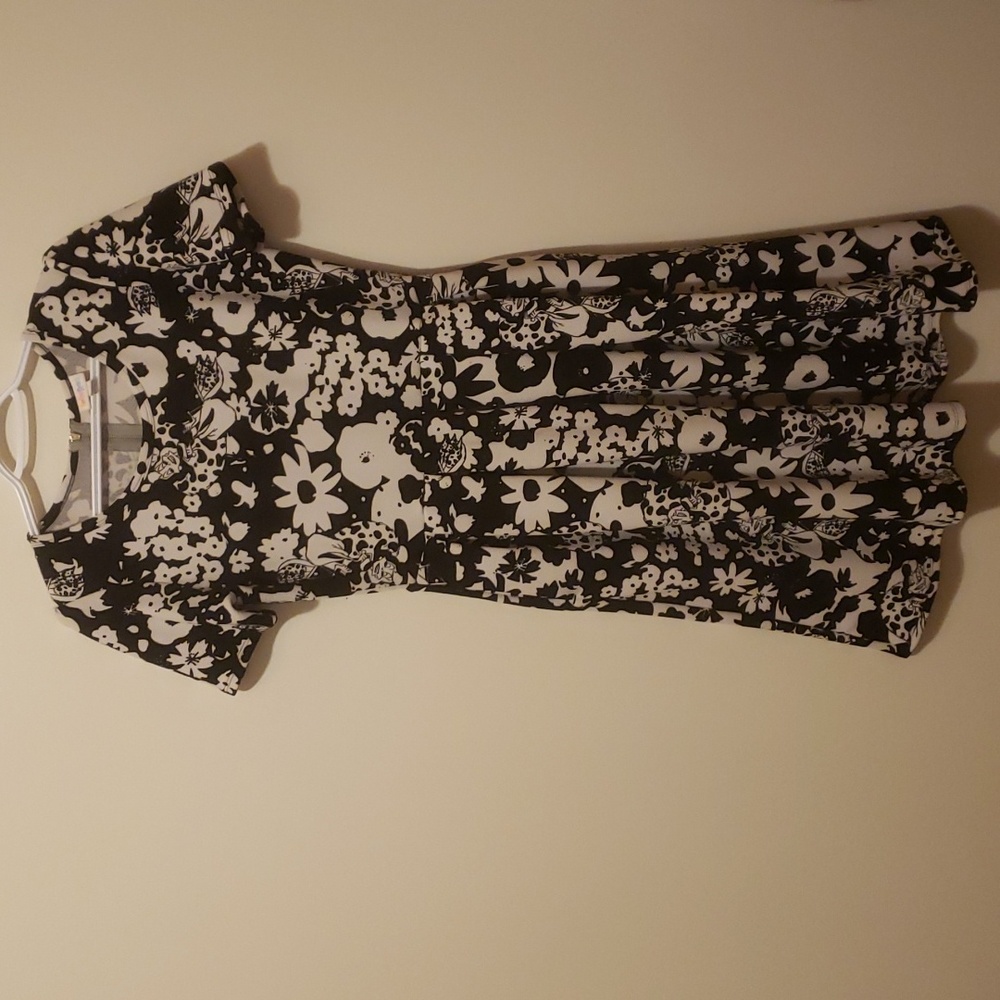LulaRoe black white floral shift dress size M.